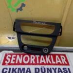 RENAULT FLUENCE-MEGANE ORJİNAL ORTA DFÜZÖR VE TEYP ÇERÇEVESİ
