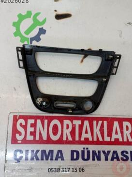 Renault Fluence Teyp Çerçevesi 682608709R çıkma parça
