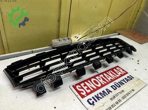 Renault Megane Tampon Izgarası 8200412379 çıkma parça