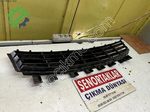 Renault Megane Tampon Izgarası 8200412379 çıkma parça