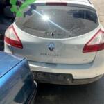 Renault megane 3 beyaz bagaj kapağı