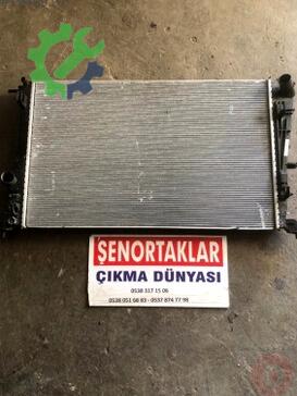 Renault Megane Su Radyatörü 214100358R çıkma parça