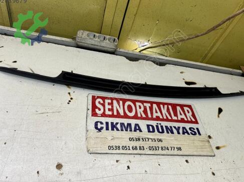 Renault Megane Bagaj Çıtası 7700 çıkma parça