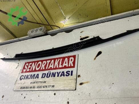 Renault Megane Bagaj Çıtası 7700 çıkma parça