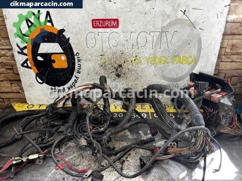 Renault Trafic Motor Tesisatı çıkma parça