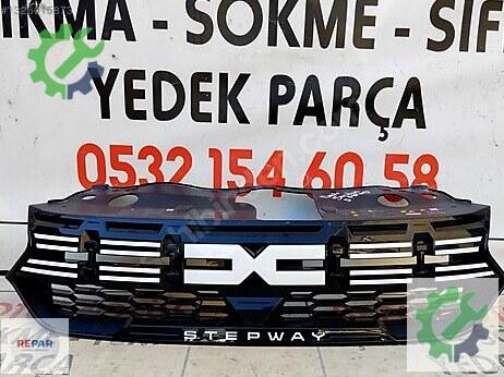 Dacia Sandero Stepway Ön Panjur çıkma parça