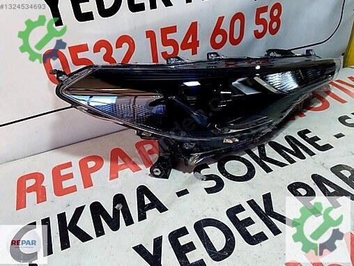 Toyota Corolla Cross Sağ Ön Far çıkma parça