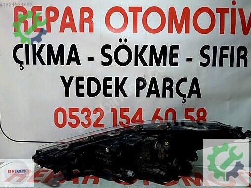 Toyota Corolla Cross Sağ Ön Far çıkma parça