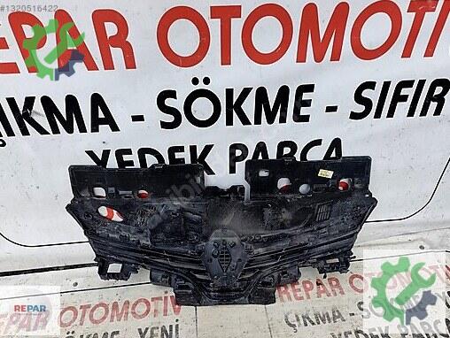 Renault Clio Ön Panjur 2013-20 çıkma parça