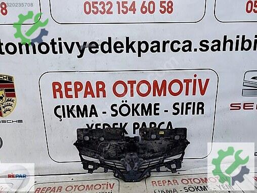 Renault Clio Ön Panjur 2013-15 çıkma parça