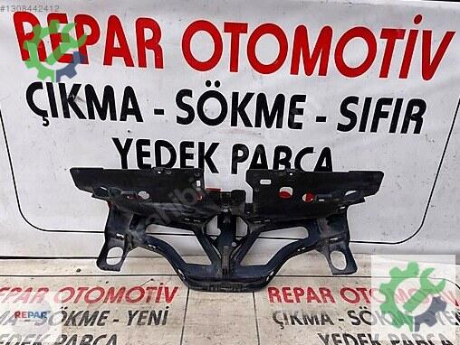 Renault Captur Ön Panjur 2013-20 çıkma parça