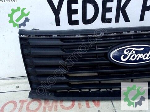 Ford Tourneo Courier Ön Panjur çıkma parça