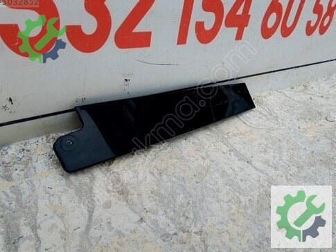 Renault Megane Kapı Çıtası 822821630R çıkma parça