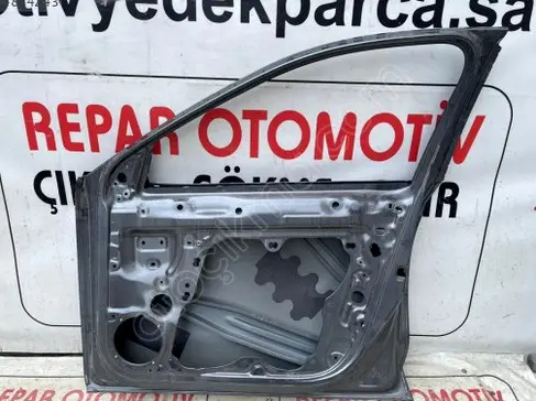 Skoda Octavia Sağ Ön Kapı çıkma parça