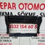 Renault traficc 3 radyatör davlumbazı 628201400r orijinal çıkma