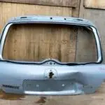 Clio 2  bagaj kapağı çıkma