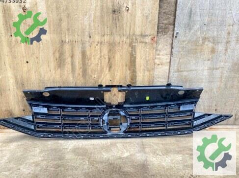 Volkswagen Passat Ön Panjur 3G0853651 çıkma parça