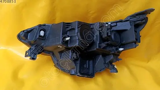 Renault Clio Sağ Ön Far çıkma parça