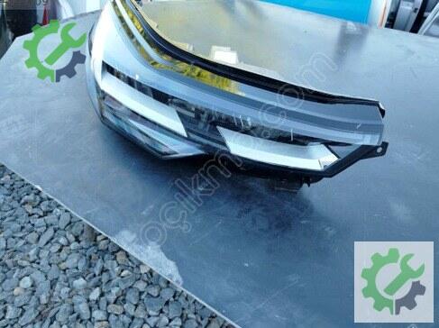 Renault Captur Sağ Ön Far çıkma parça