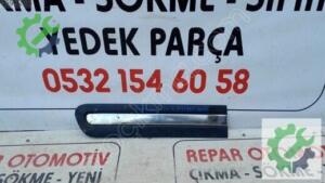 Fiat 500l sağ arka kapı bandı 735521844