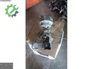 Sağ Alt Sürgülü Kapı Taşıyıcı Kol Makaralı Kılavuz: T4 1991-