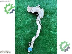 Honda Civic Cam Suyu Deposu Çıkma