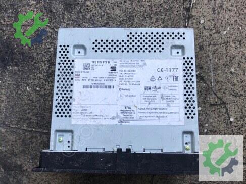 Seat Ibiza Teyp 5F0035871B çıkma parça