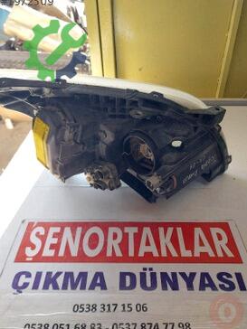 Toyota Avensis Sol Ön Far çıkma parça