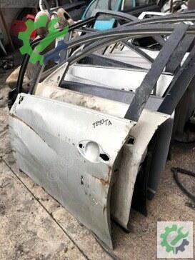 Toyota Auris Sol Ön Kapı 2007-2012 çıkma parça