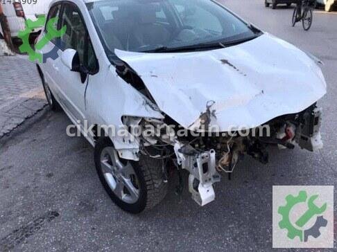 Toyota Auris çıkma parça