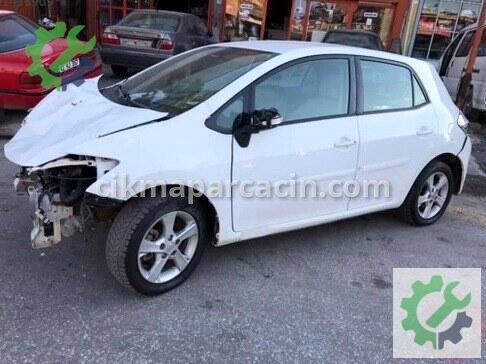 Toyota Auris çıkma parça
