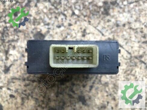 Toyota Corolla Röle 87989-12011 çıkma parça