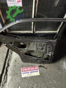 TOYOTA COROLLA E180 ORJİNAL SOL ARKA KAPI
