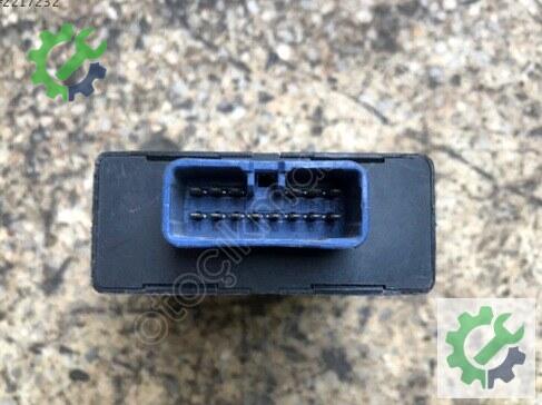 Toyota Corolla Röle 82810-02020 çıkma parça