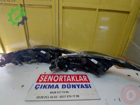 Toyota Corolla Sağ Ön Far 81110-02T31-00 çıkma parça