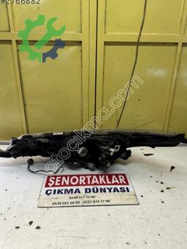 Toyota Corolla Sağ Ön Far 81110-02L50-00 çıkma parça