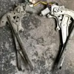 Toyota Corolla Sağ Ön Cam Krikosu 1999-2002
