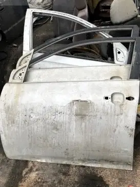 Toyota Corolla Sol Ön Kapı çıkma parça