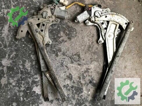 Toyota Corolla Sol Ön Cam Krikosu 1999-2002 çıkma parça
