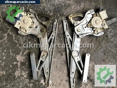 Toyota Corolla Sol Ön Cam Krikosu çıkma parça
