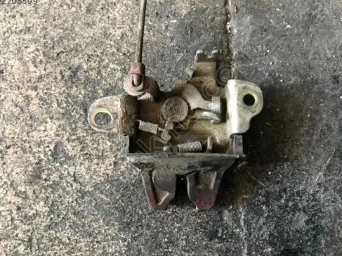 Toyota Corona Bagaj Kilidi çıkma parça