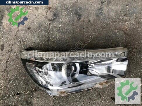 Toyota Hilux Sağ Ön Far çıkma parça