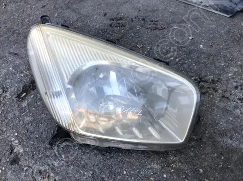 Toyota RAV4 Sağ Ön Far çıkma parça