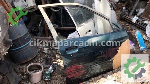 Toyota Starlet Sağ Ön Kapı çıkma parça