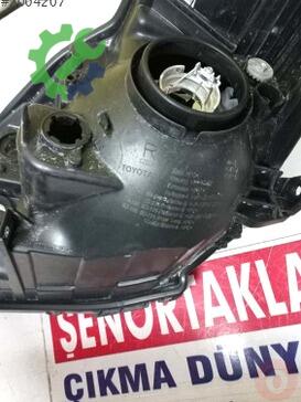 Toyota Yaris Sağ Ön Far 81130-0DJ70 çıkma parça