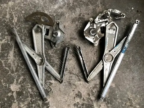 Toyota Yaris Sağ Ön Cam Krikosu 2000-2005 çıkma parça