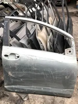 Toyota Yaris Sağ Ön Kapı çıkma parça