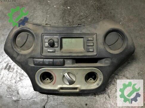 Toyota Yaris Teyp Çerçevesi 2000-2005 çıkma parça