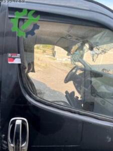 Renault Trafic 2 cam sağ ön
