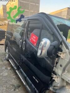 Renault Trafic 2 sağ ön kapı siyah renk